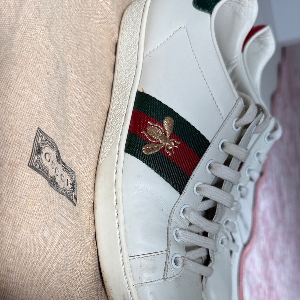 Gucci White Leather Sneakers with Red and Green Accents - Picture 2 of 11